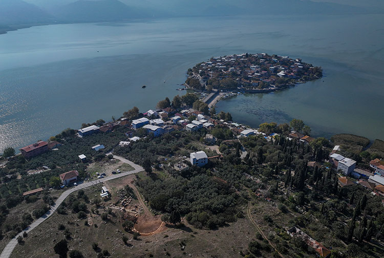 Antik Tiyatro — Gölyazı